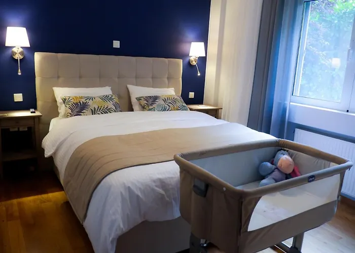Garden Apartment Next To The Mall -Private Parking